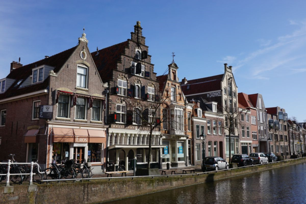 Netherlands-alkmaar-alongside canal