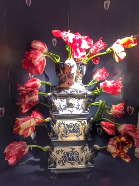 Amsterdam tulip museum-tulip vase