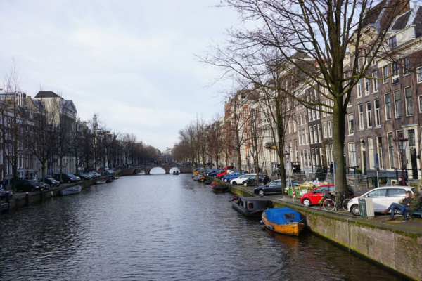 Netherlands-amsterdam-canals-cars