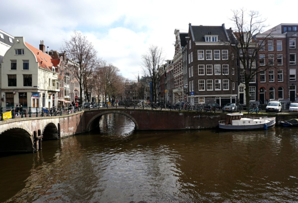 Netherlands-amsterdam-canal-bicycles-ed