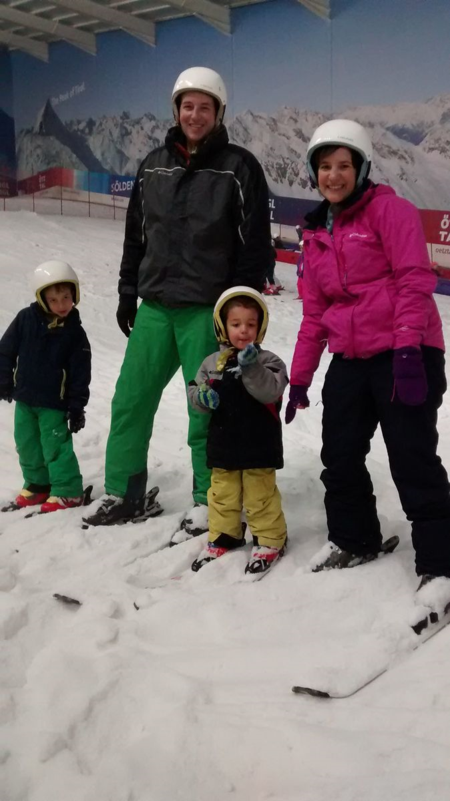 England-The Snow Centre-family lesson