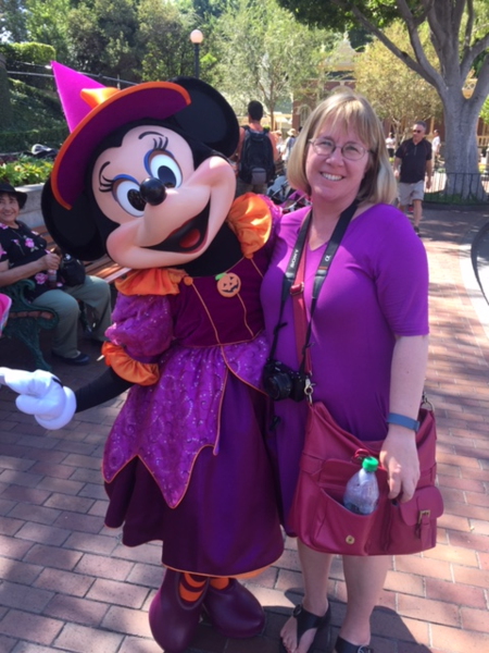 disneyland-with minnie mouse