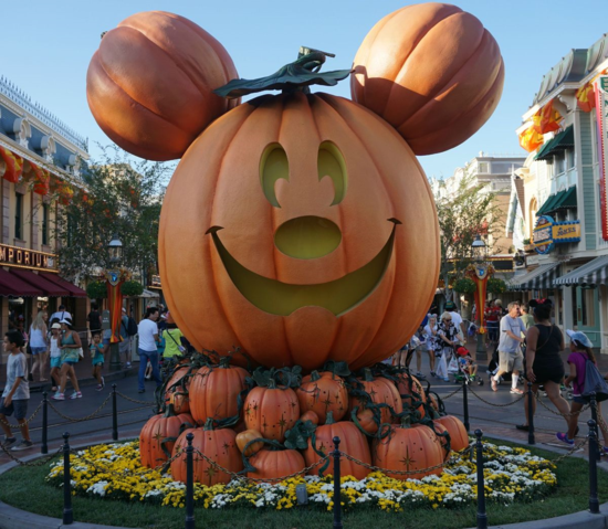 Disneyland-main street usa-mickey jack o lantern-ed Disneyland-main street usa-mickey jack o lantern-ed