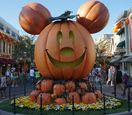 Disneyland-main street usa-mickey jack o lantern-ed