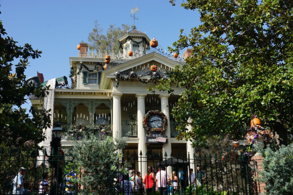 Disneyland-haunted mansion-halloween-nightmare before christmas