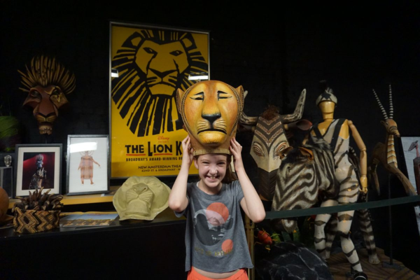 Walks of new york-disney on broadway-new amsterdam theatre-lion king headdres