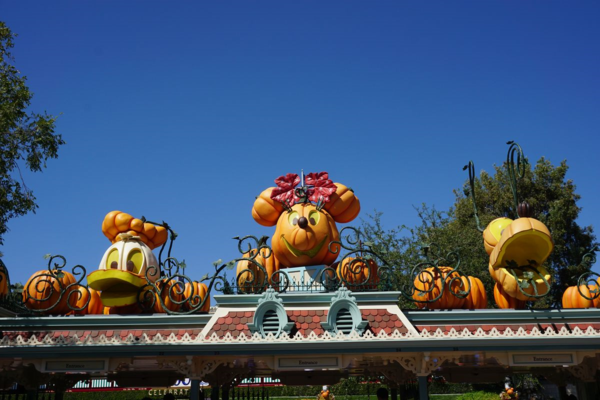 California-disneyland-entrance