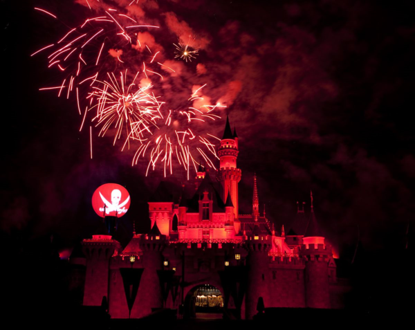 Disneyland-mickey's halloween party-halloween screams fireworks