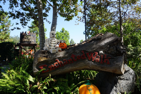 Legoland california-halloween-enchanted walk
