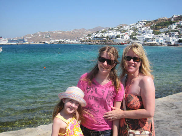 Greece-Mykonos-family on beach