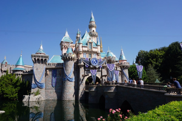 Disneyland-sleeping beauty's castle-moat