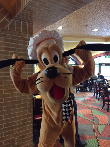 California-disneyland-goofy's kitchen-pluto