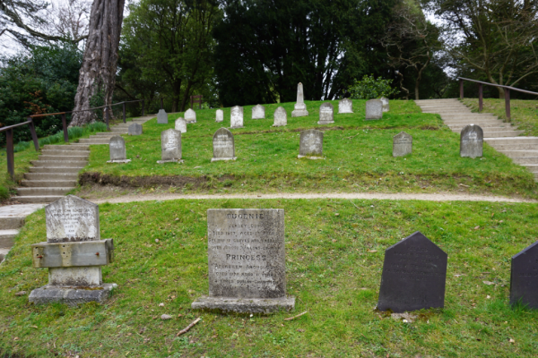 Ireland-powerscourt garden-pet cemetery