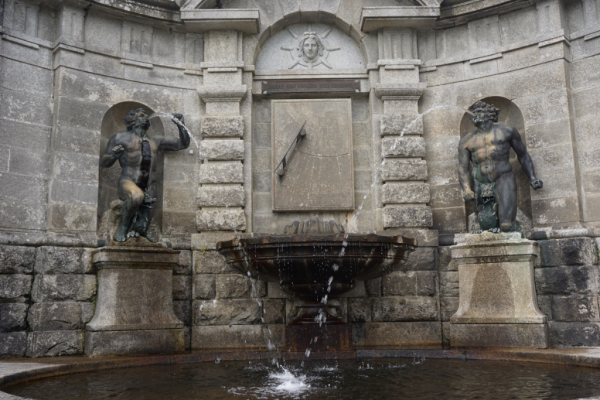 Ireland-powerscourt gardens-sundial fountain