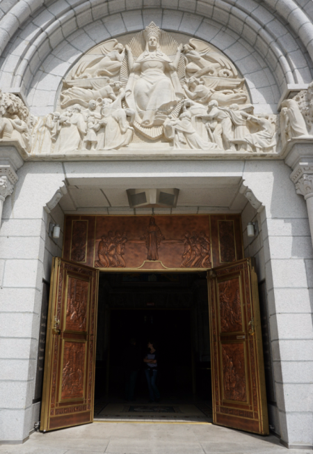 Quebec-saintannedebeaupre-entrancedoors-ed