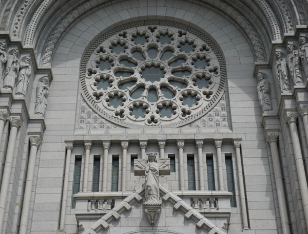 Quebec-sainte anne de beaupre church-entrance