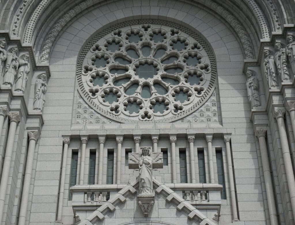 Entrance to the Sainte Anne de Beaupre basilica - Quebec.