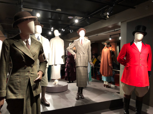 New york city-downton abbey the exhibition-display of costumes