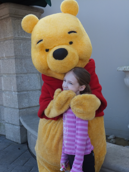 Disneyland Paris-girl meeting Winnie the Pooh