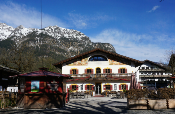 Germany-garmisch-partenkirchen-building with murals