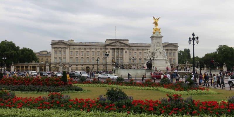 Buckingham Palace-London-summer