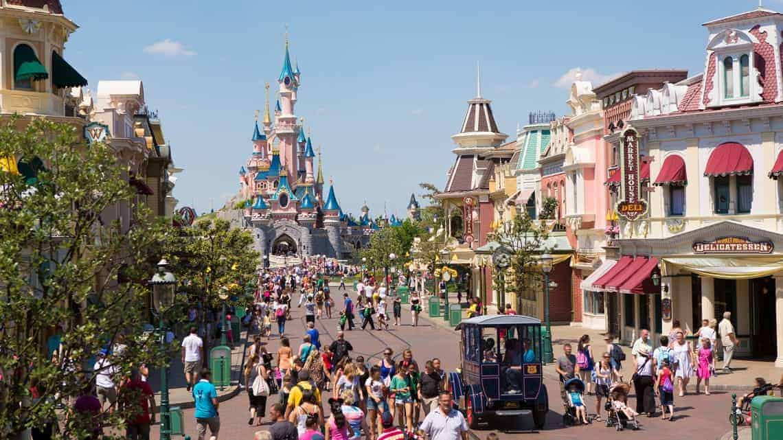 5 Reasons Why You Should Visit Disneyland® Paris This Summer - Américaine  in France