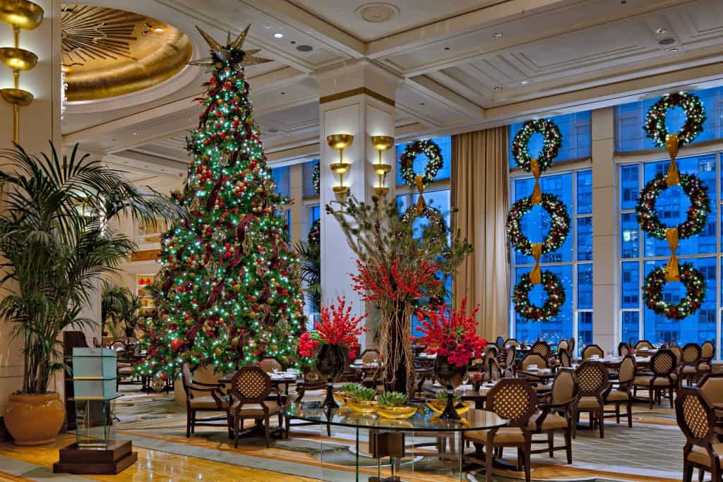 the peninsula chicago festive lobby