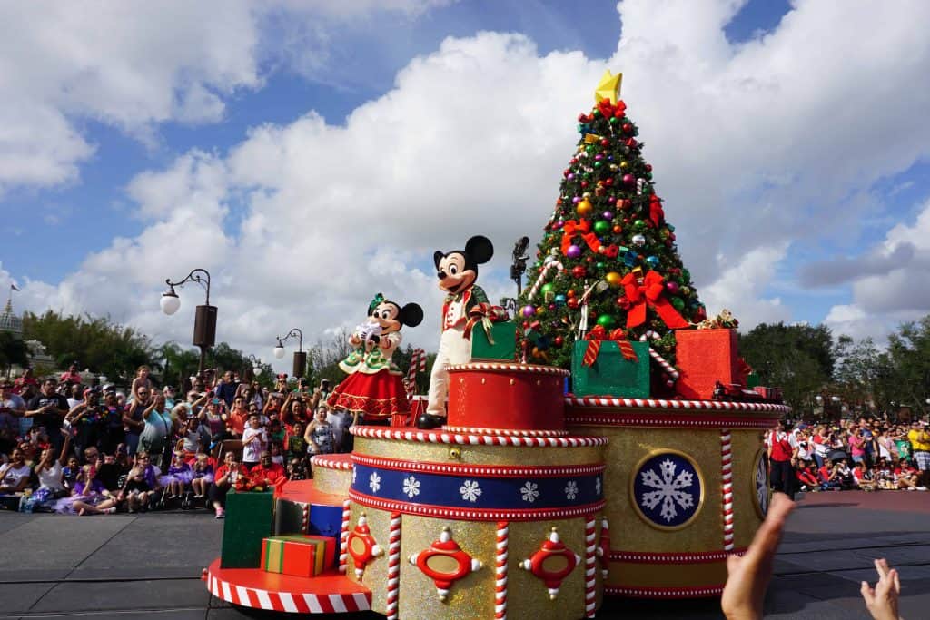 christmas float with mickey and minnie at disney world