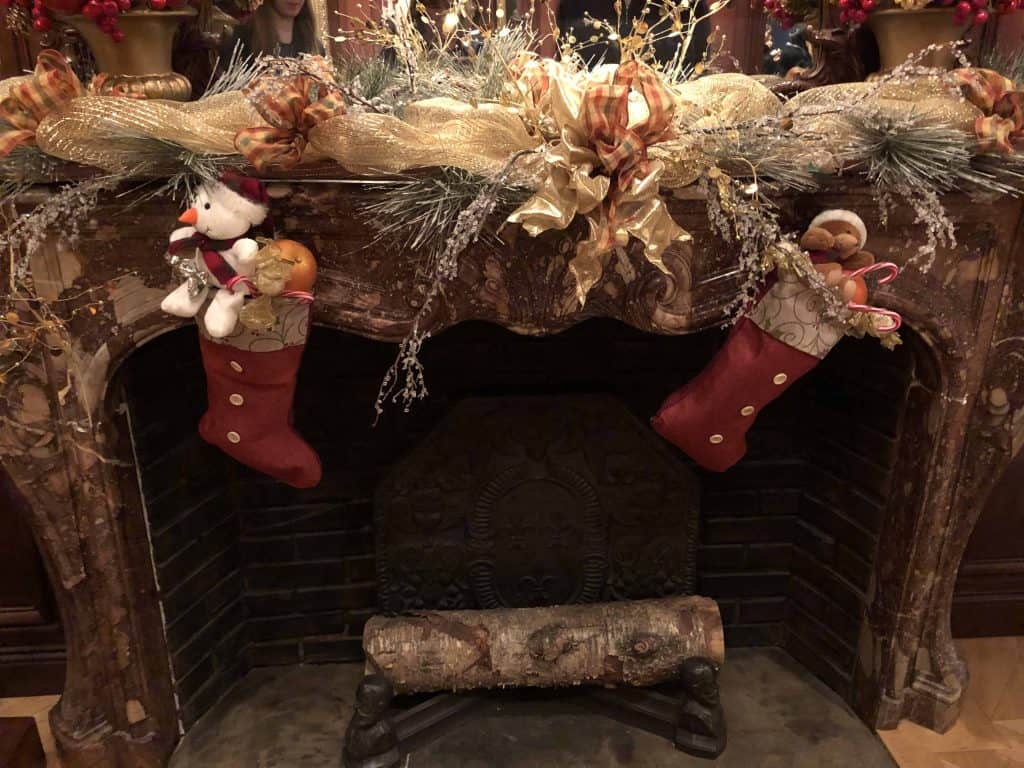 chateau ramezay-fireplace decorated for christmas