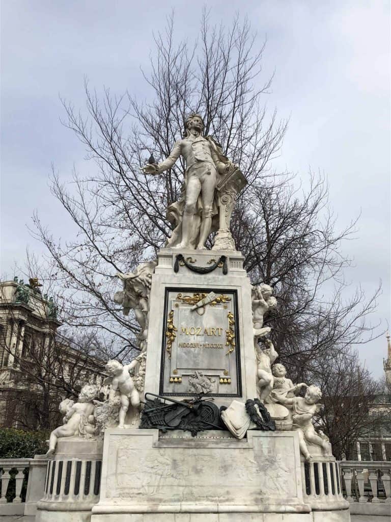 mozart statue-vienna