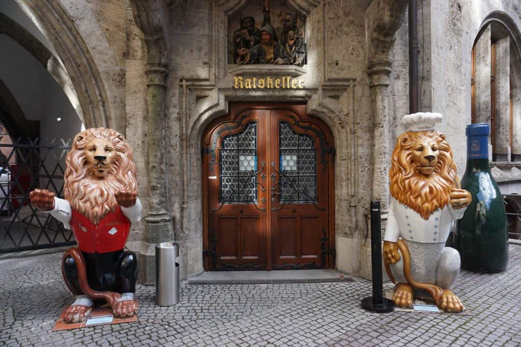 statues of lions outside ratskeller-munich germany