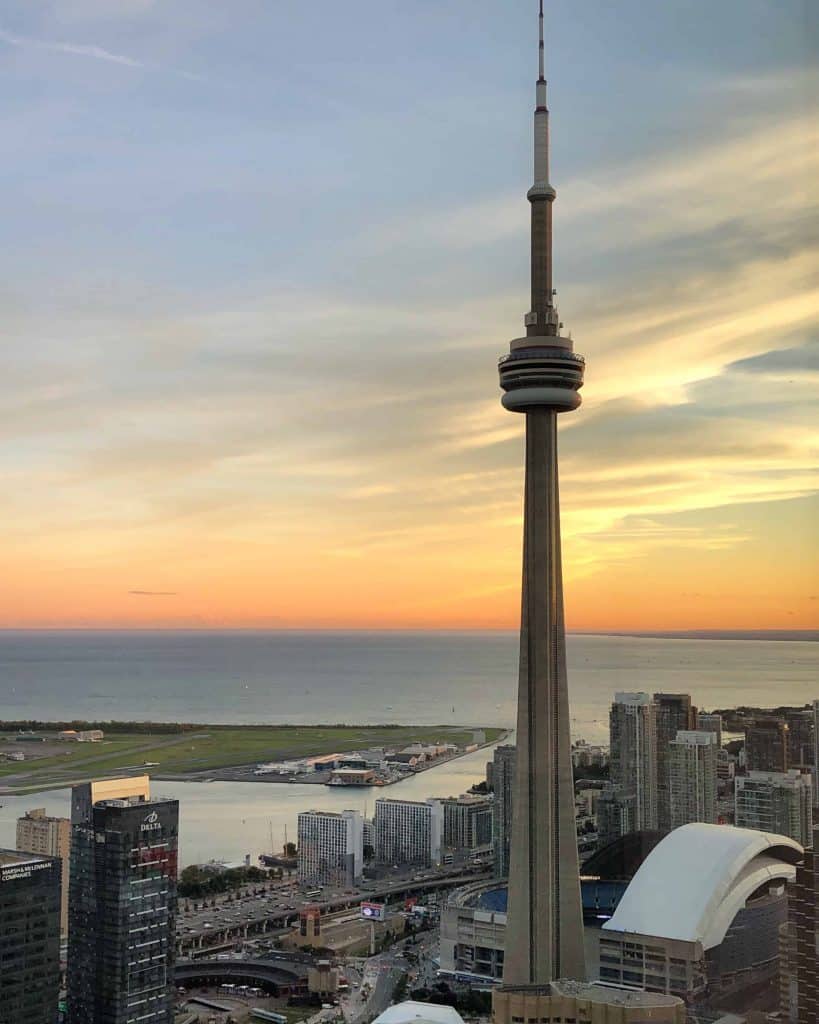 cn tower-toronto-at sunset