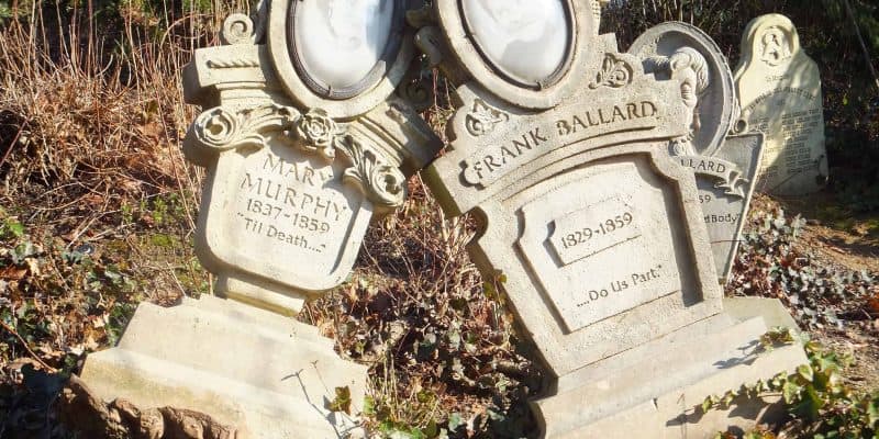 phantom manor tombstones-disneyland paris
