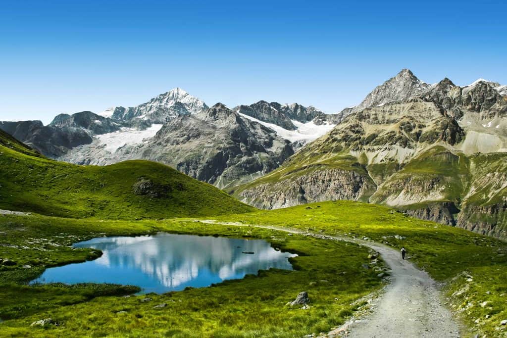 switzerland-mountain hiking trail