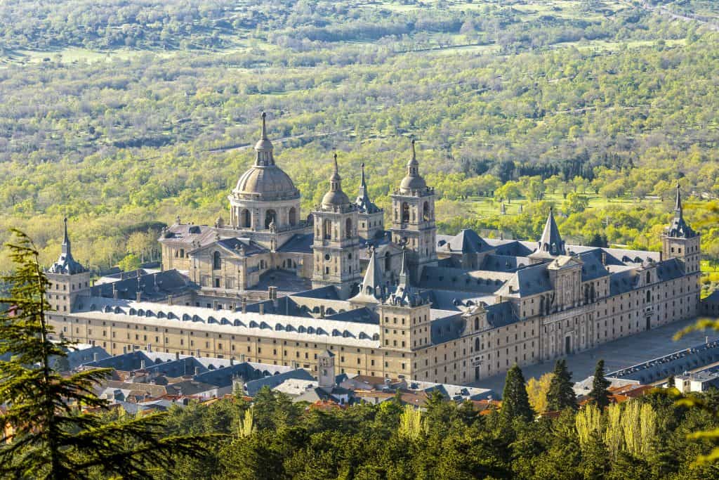 spain-day trips from madrid-royal seat of san lorenzo de El Escorial