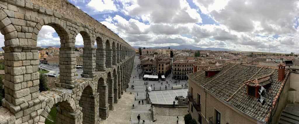 spain-day trips from madrid-segovia aqueduct