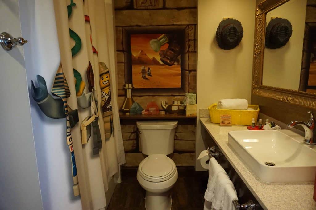 legoland california hotel-adventure room bathroom