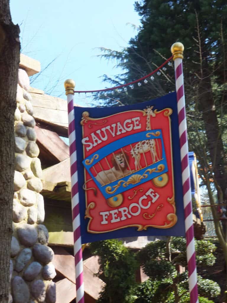 Sign in queue for Casey Jr. at Disneyland Paris.