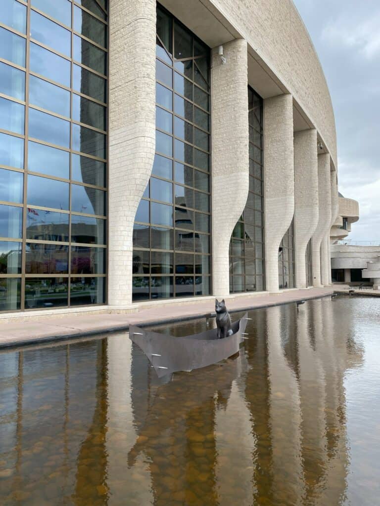Exterior of the Canadian Museum of History - reflecting pool with sculpture of wolf in canoe.