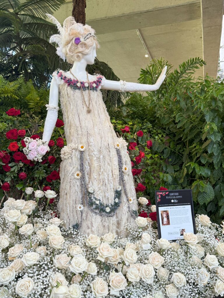 Fleurs de Villes - Downton - Lady Rose flower mannequin.