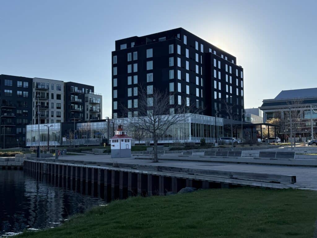 exterior of the Delta Thunder Bay at dusk.