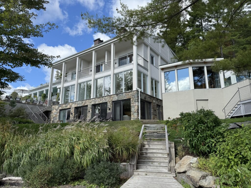 manoir hovey spa viewed from lakefront