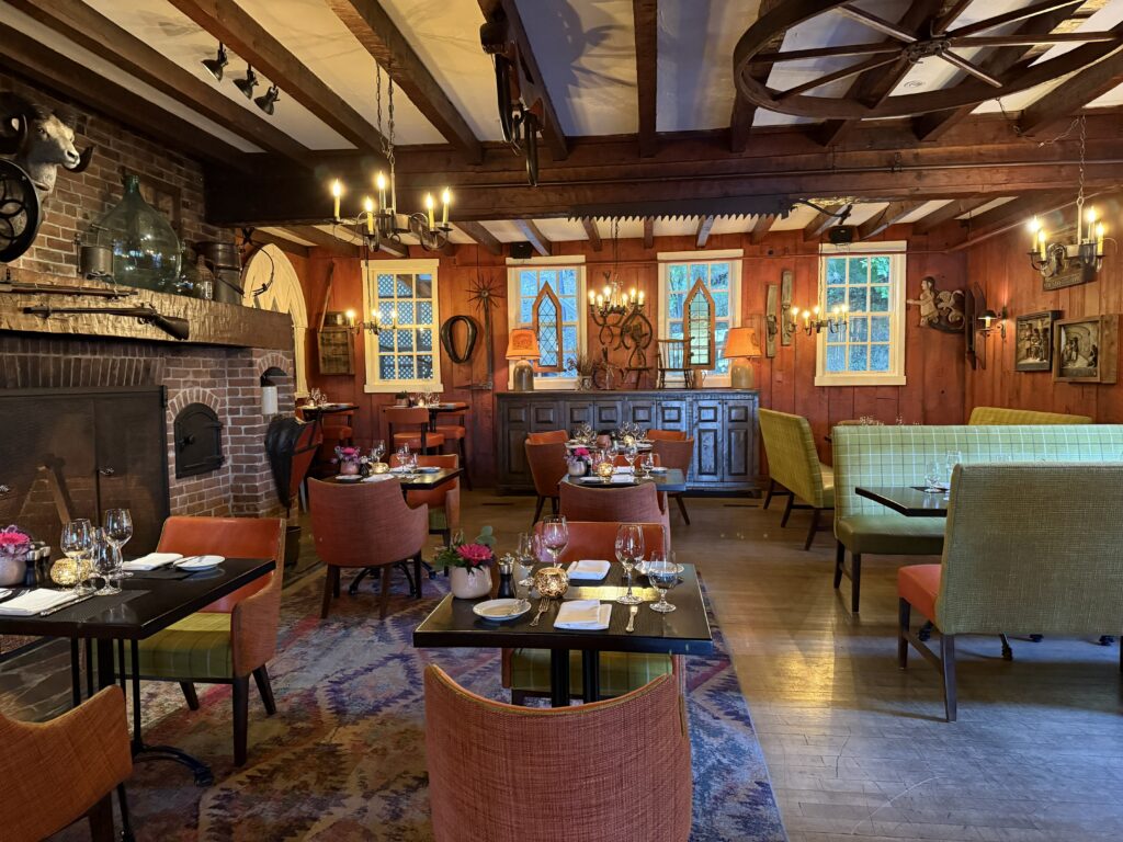 Tap Room Bistro at Manoir Hovey